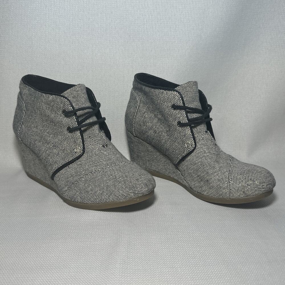 TOMS Boots Womens 6.5 Gray Gold Desert Wedge Ankle Booties Tweed Lace Up Casual